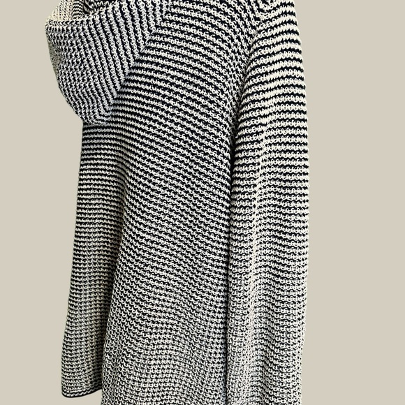 Nicole Miller Artelier Women's Navy Blue and White Hooded Cardigan Sweater Sz M - Picture 15 of 15